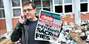 Charb lit l'Hebdo